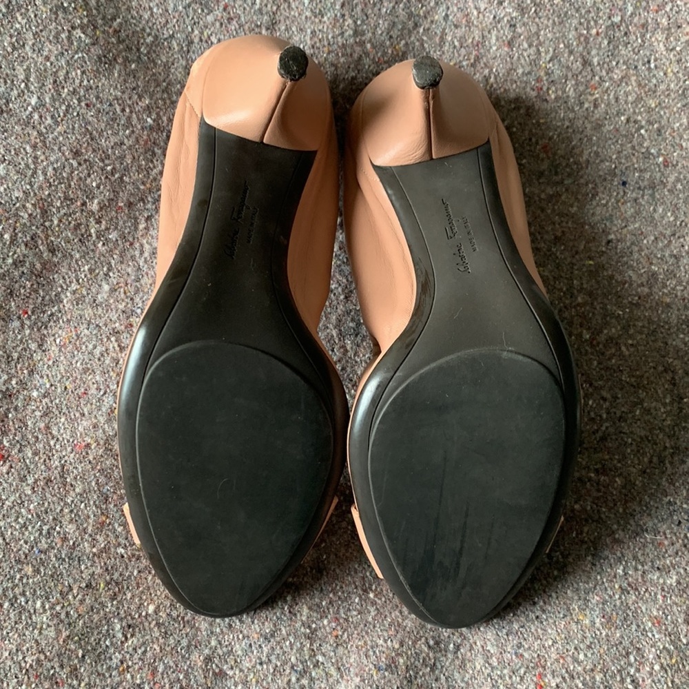 Women’s Nude Ferragamo Leather Heels (Size 8 1/2 C) - Picture 8 of 11